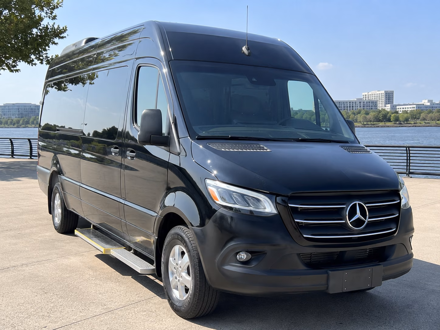 sprinter vans and minibuses for executive shuttles and vip convention transfers